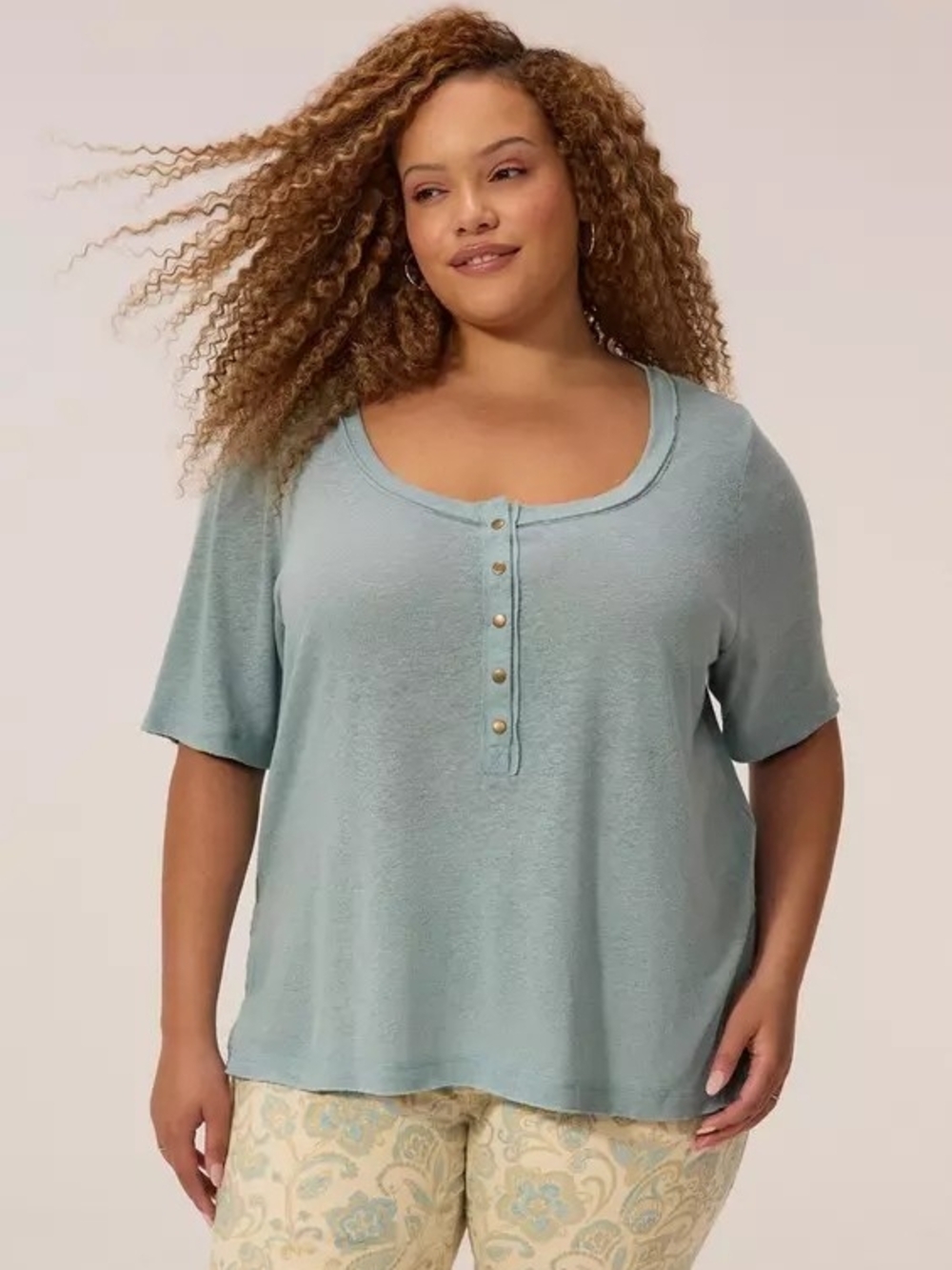 BNWT Torrid Festi Size 2 Lightweight Relaxed Henley